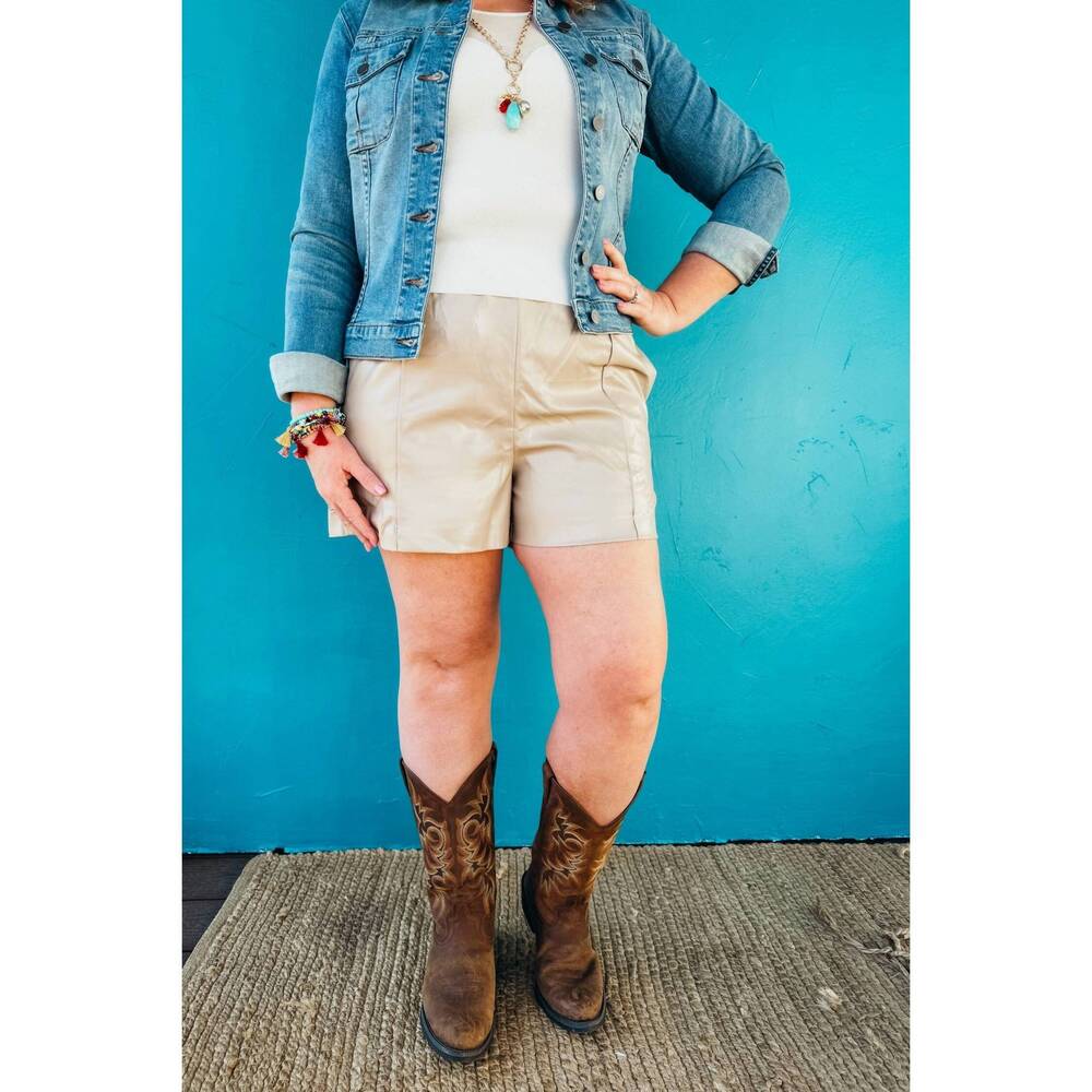 NEW THML carrie vegan leather shorts in bone